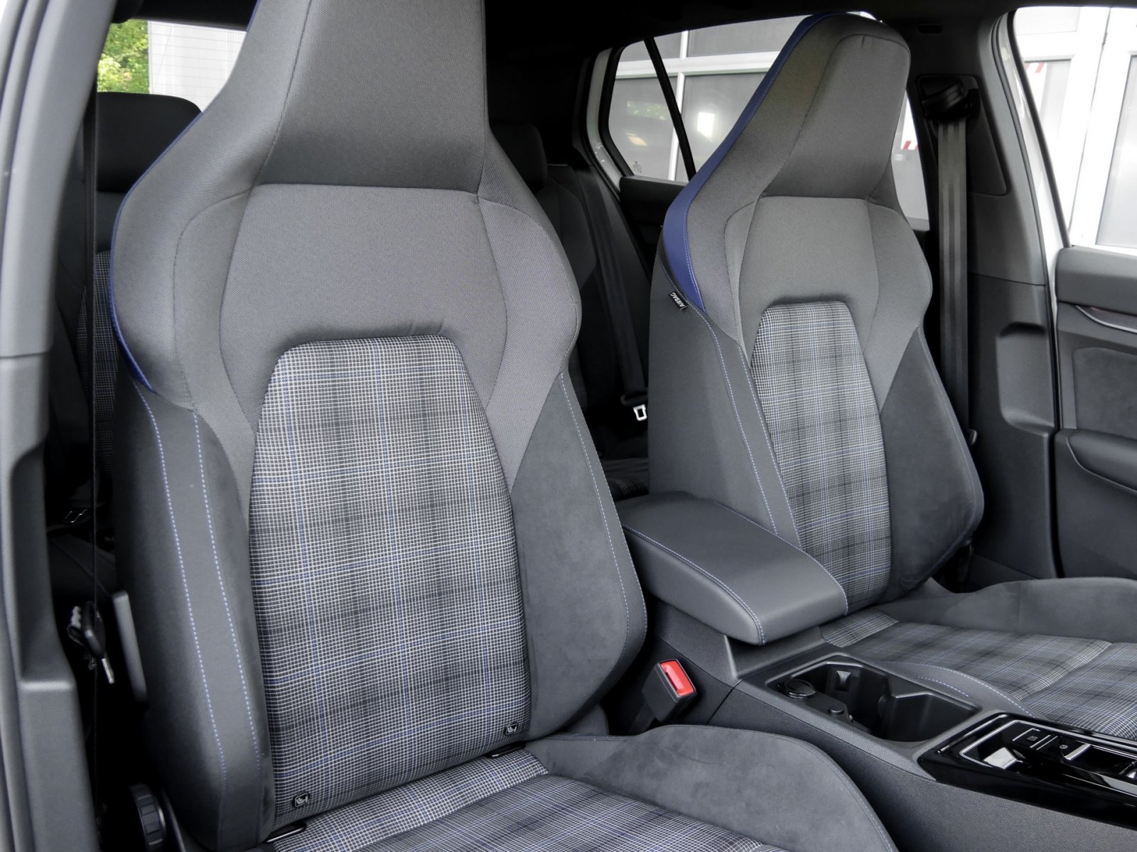 Volkswagen Golf VIII 1.5 HYBRID GTE BLACKSTYLE FACELIFT CAM