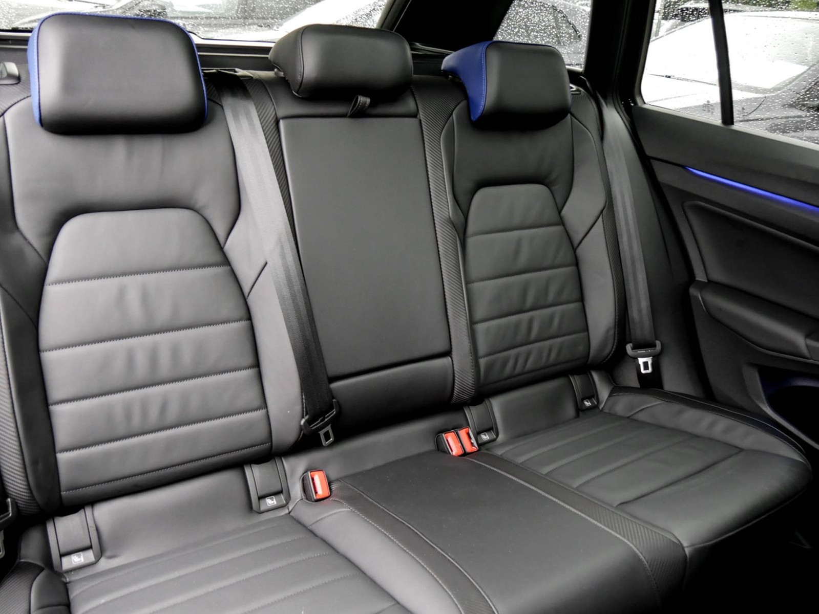 Volkswagen Golf Variant VIII 2.0 R 4X4 LEDER PANO ACC LM19