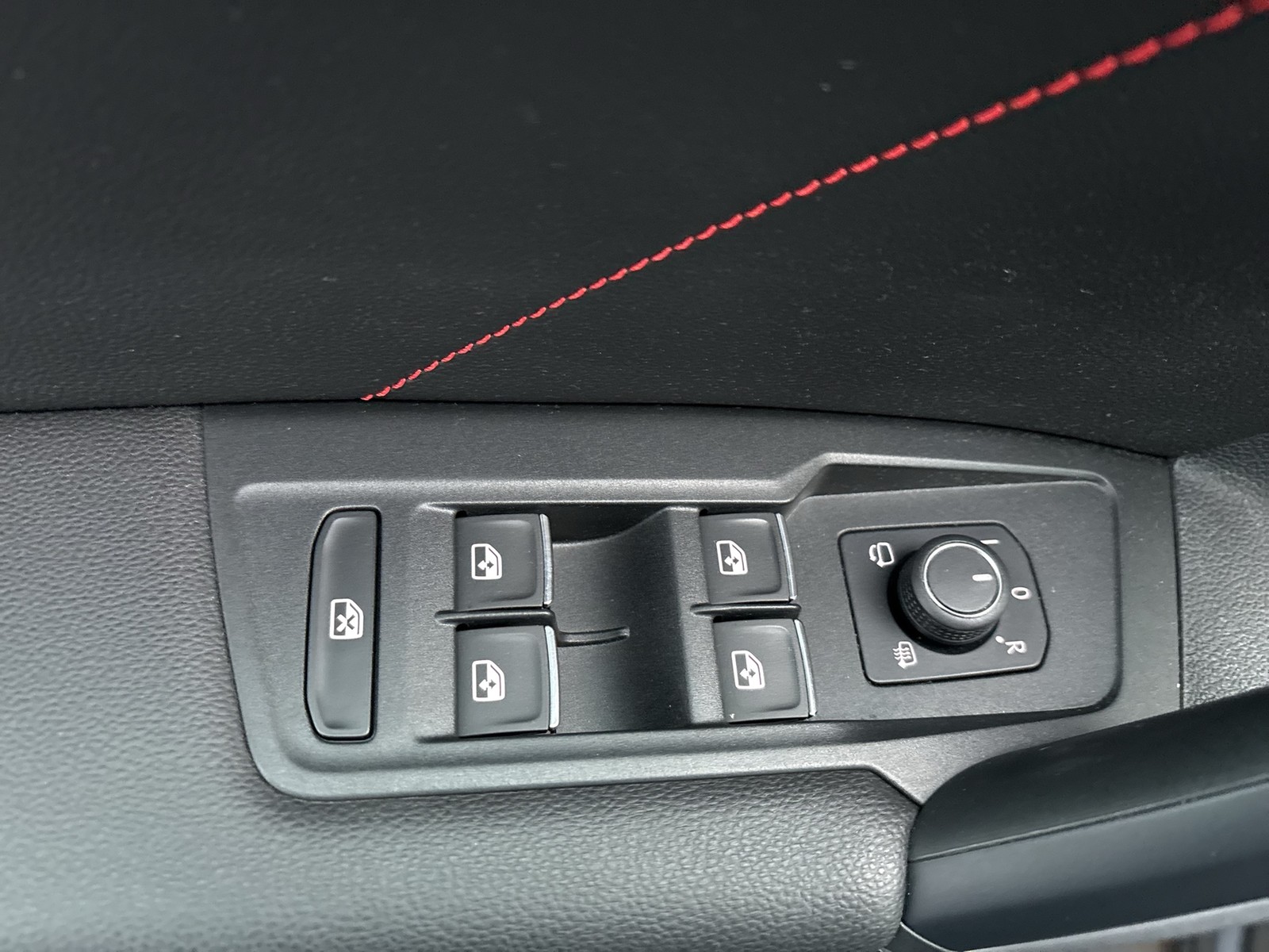 Volkswagen Tiguan 2.0 URBAN SPORT PANO AHK ALU19 NAVI 4X4