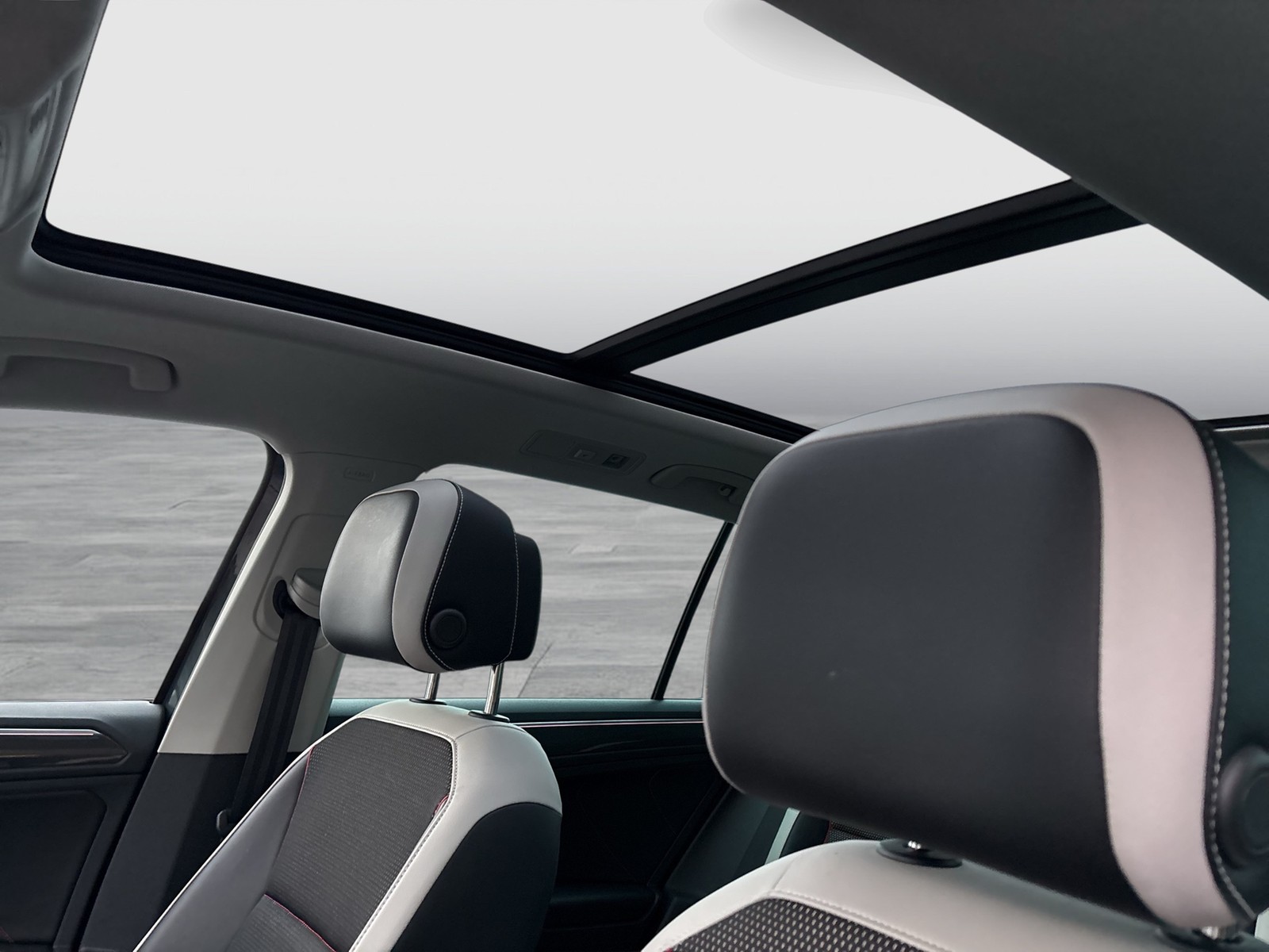 Volkswagen Tiguan 2.0 URBAN SPORT PANO AHK ALU19 NAVI 4X4