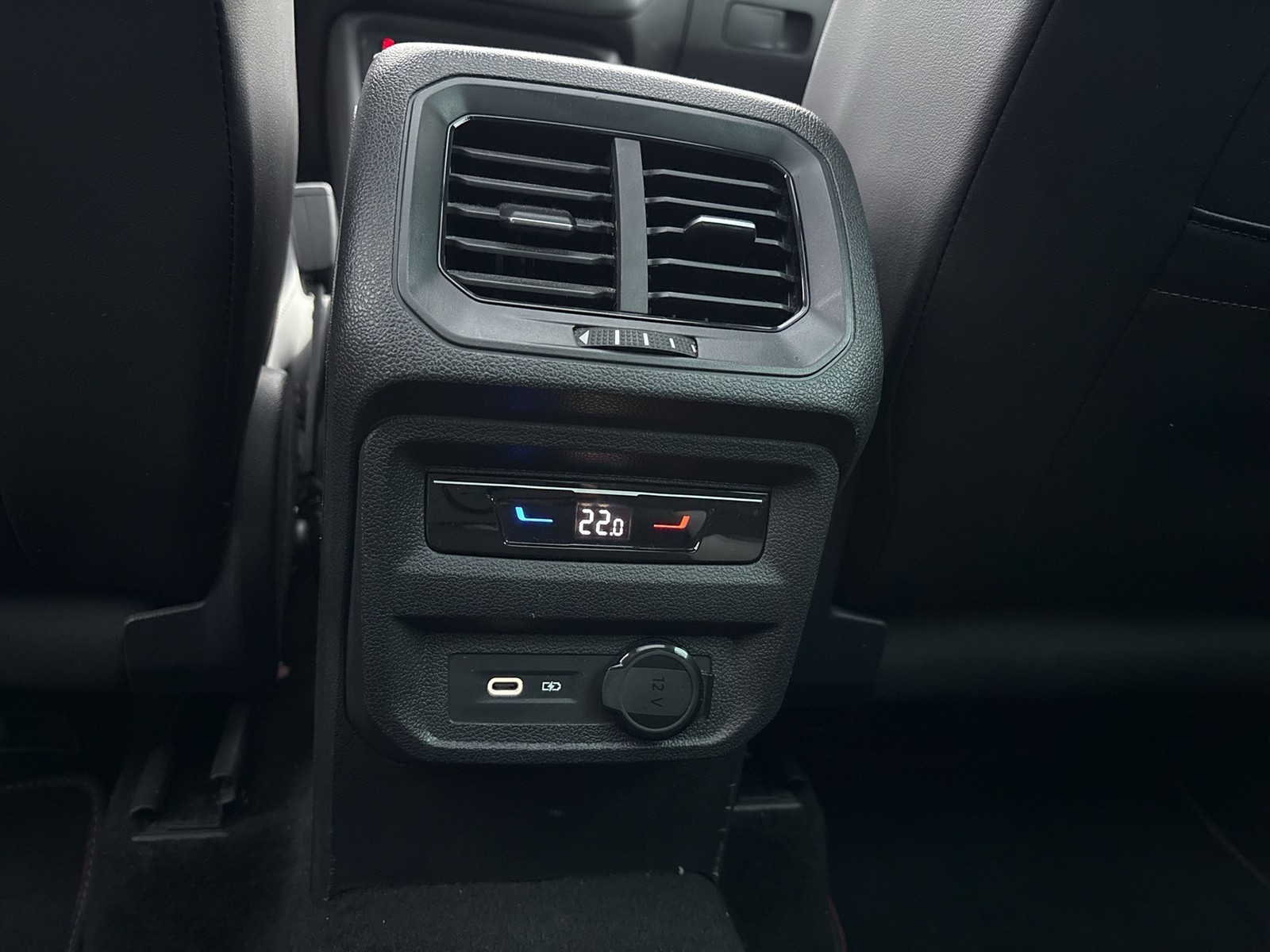 Volkswagen Tiguan 2.0 URBAN SPORT PANO AHK ALU19 NAVI 4X4