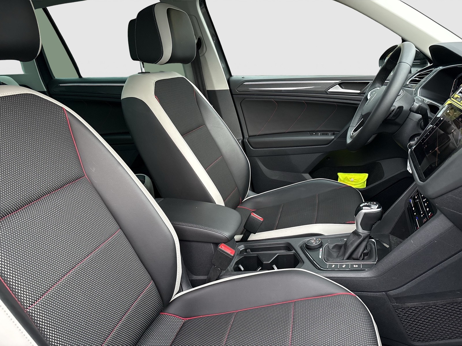 Volkswagen Tiguan 2.0 URBAN SPORT PANO AHK ALU19 NAVI 4X4