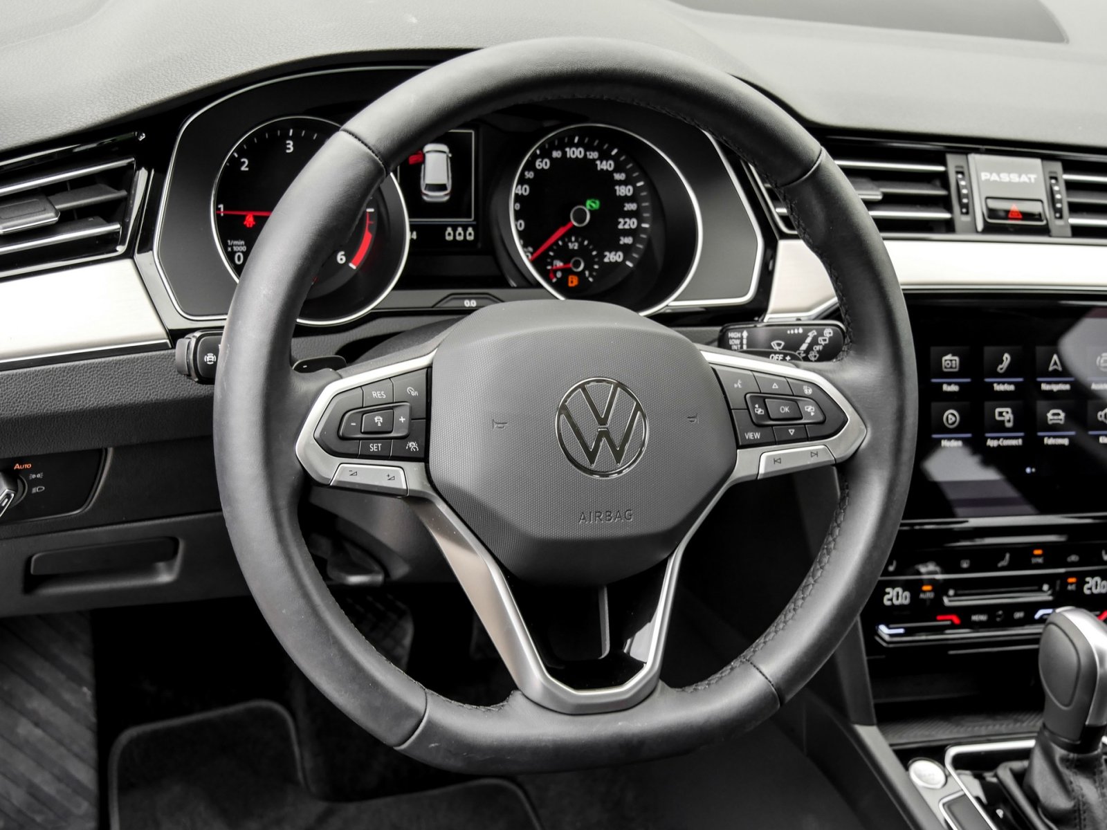 Volkswagen Passat Variant 2.0 ELEGANCE LEDER AHK 360CAM ACC