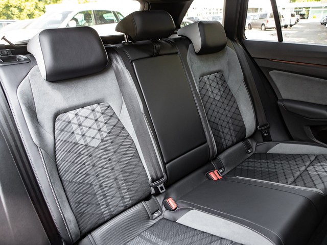 Volkswagen Golf Variant 1.5 R-LINE PANO AHK CAM MATRIX