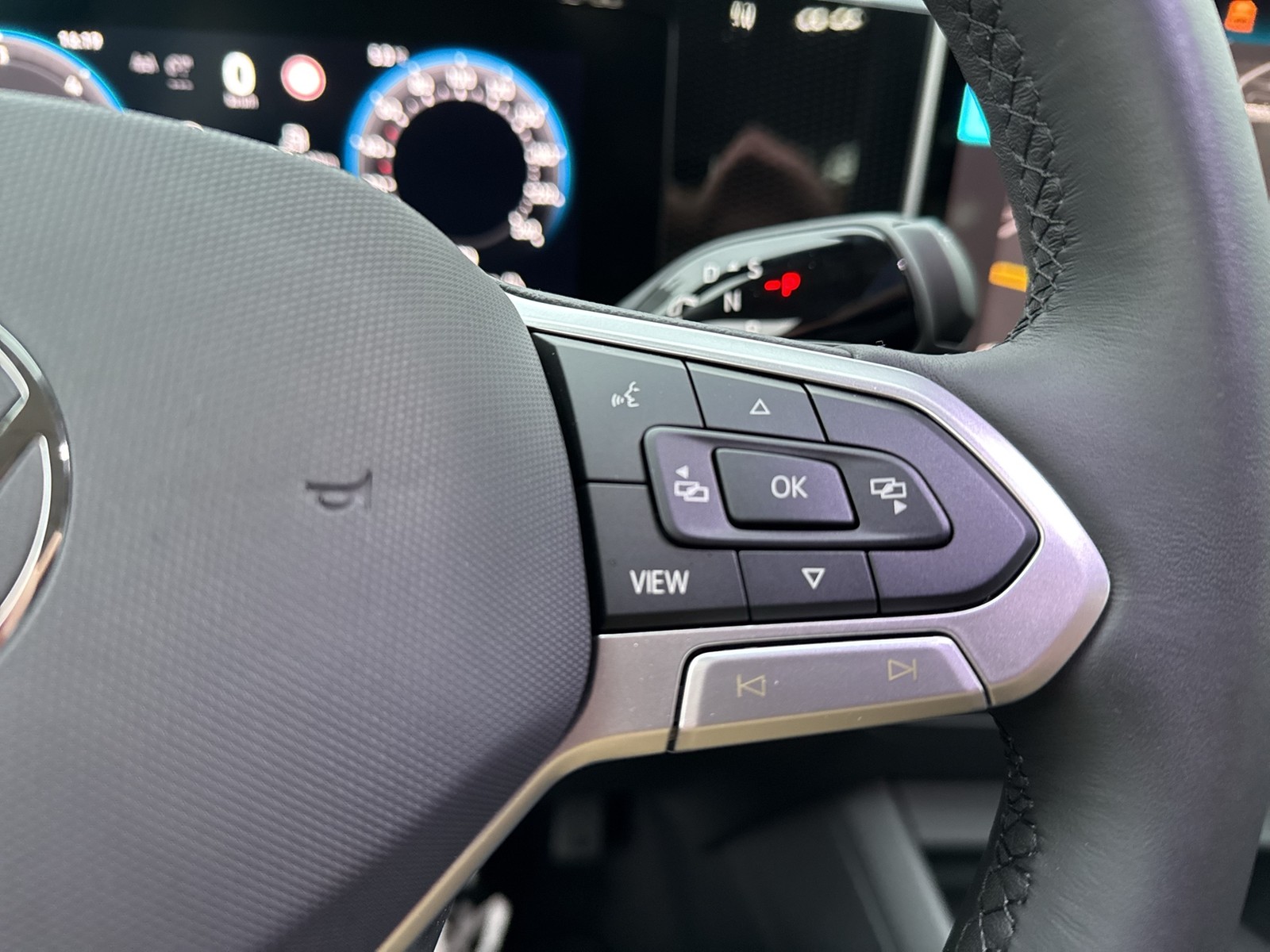 Volkswagen Tiguan 2.0 NEUES MODELL AHK CAM NAVI SITZHEIZUNG