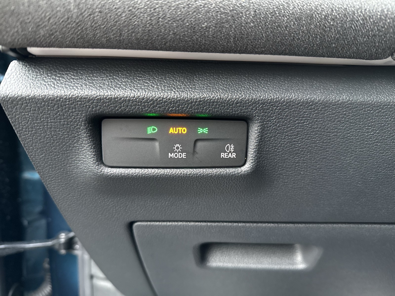 Volkswagen Tiguan 2.0 NEUES MODELL AHK CAM NAVI SITZHEIZUNG