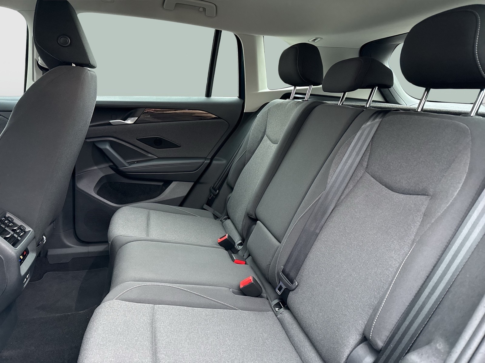 Volkswagen Tiguan 2.0 NEUES MODELL AHK CAM NAVI SITZHEIZUNG