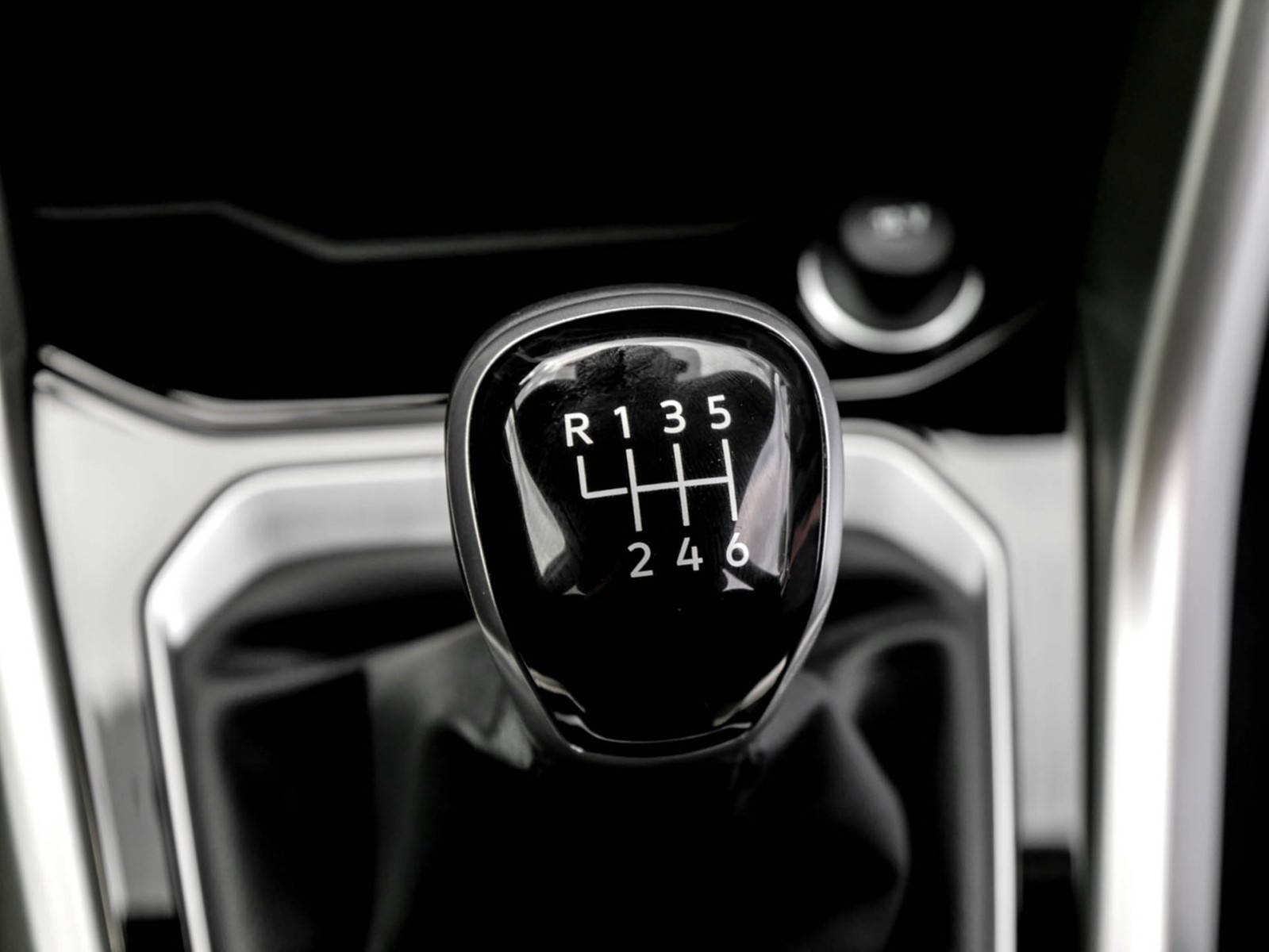 Volkswagen T-Roc 1.5 MOVE LM17 NAVI CARPLAY SITZHEIZUNG