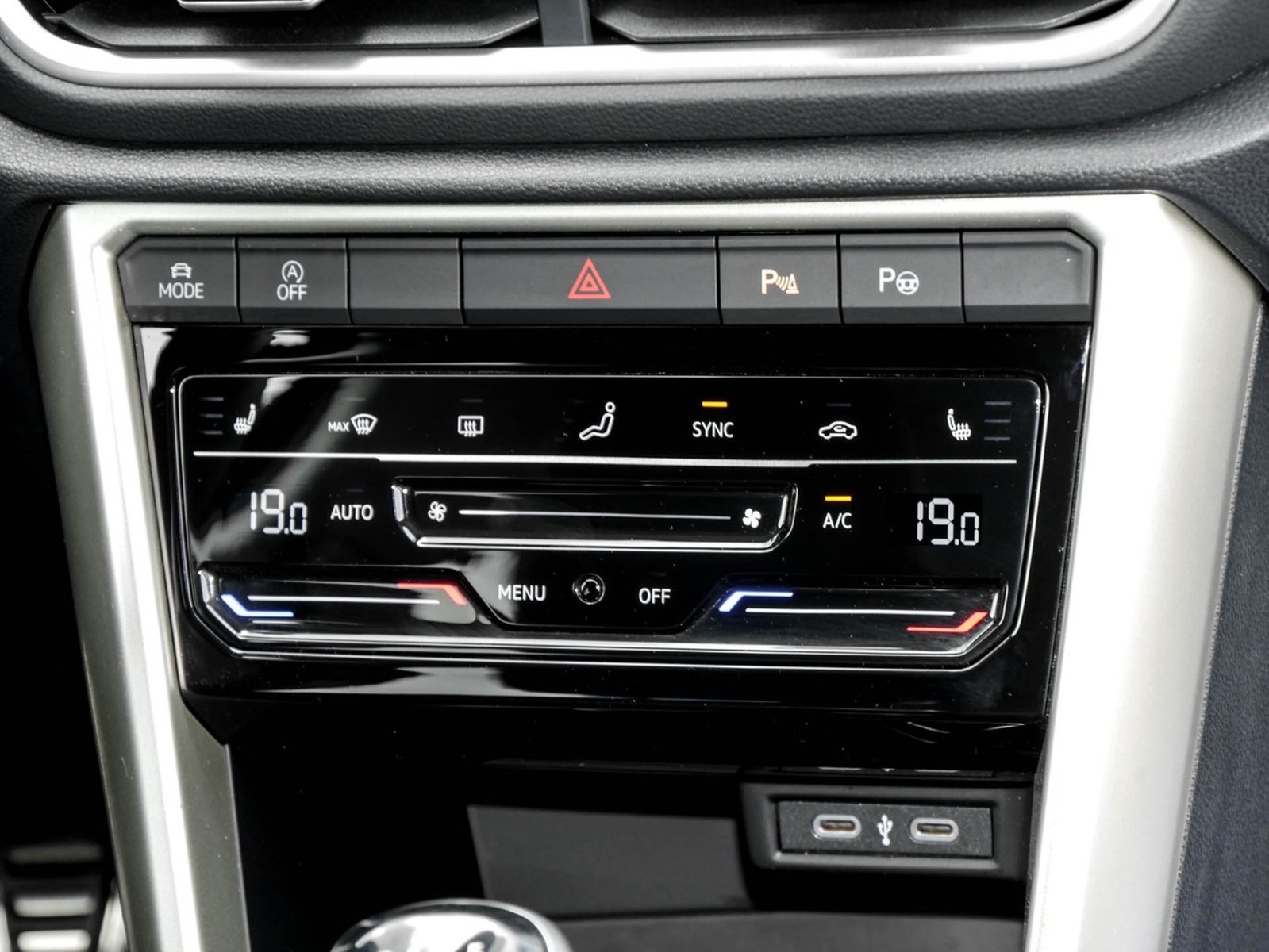 Volkswagen T-Roc 1.5 MOVE LM17 NAVI CARPLAY SITZHEIZUNG