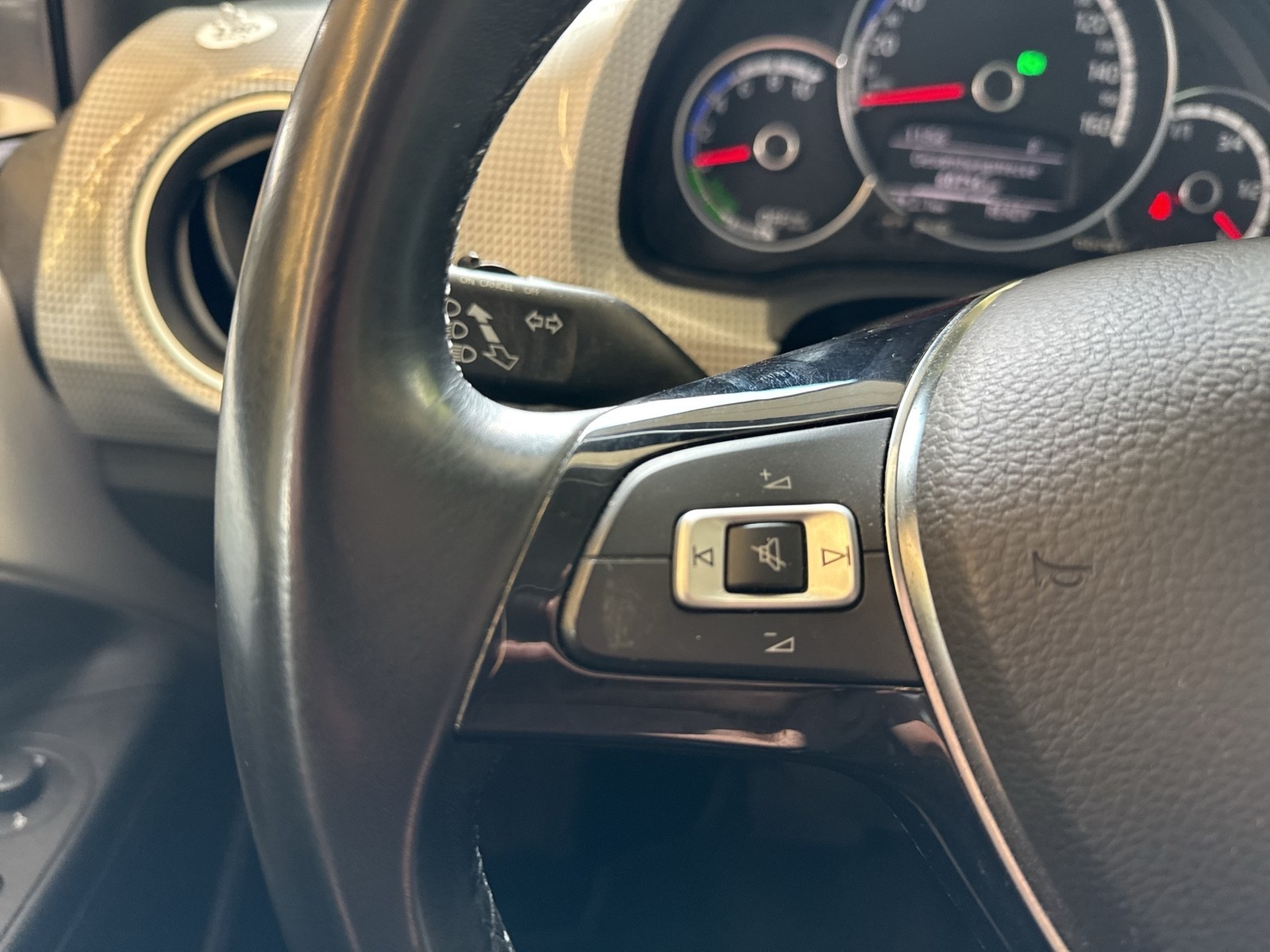 Volkswagen e-up! STYLE PLUS 4TÜREN CAM ALU SITZHEIZUNG DAB+
