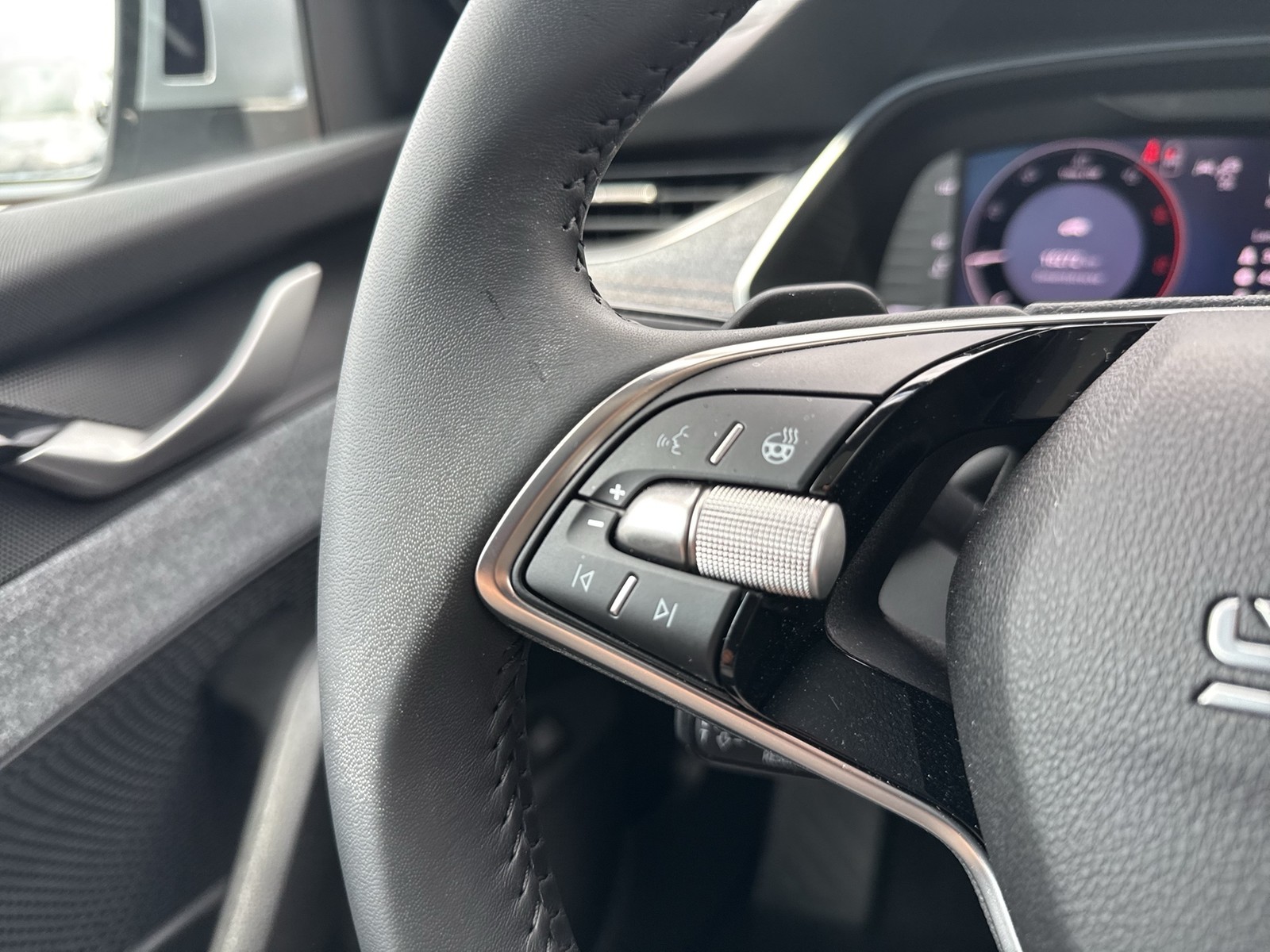 Skoda Octavia Combi 2.0 TOUR PANO STANDHZ. AHK 360°CAM