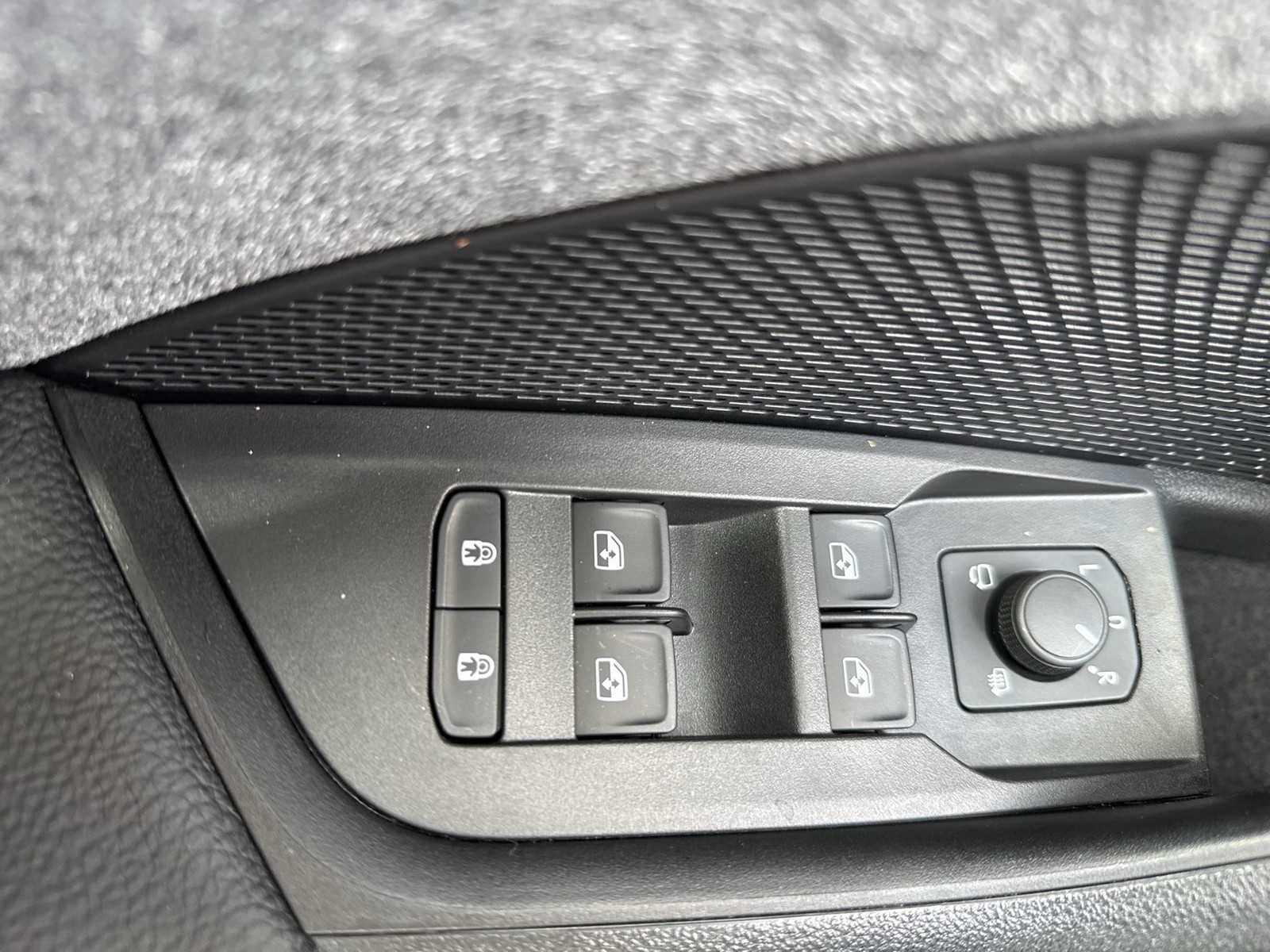 Skoda Octavia Combi 2.0 TOUR PANO STANDHZ. AHK 360°CAM