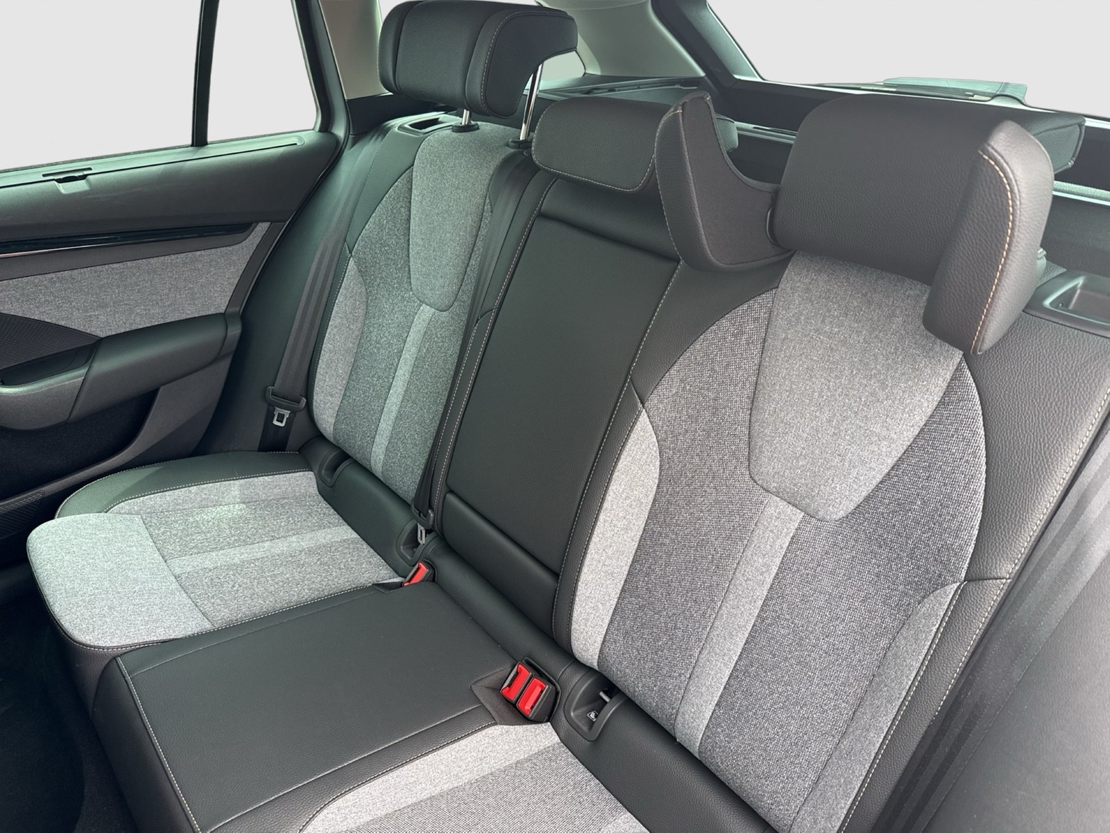Skoda Octavia Combi 2.0 TOUR PANO STANDHZ. AHK 360°CAM