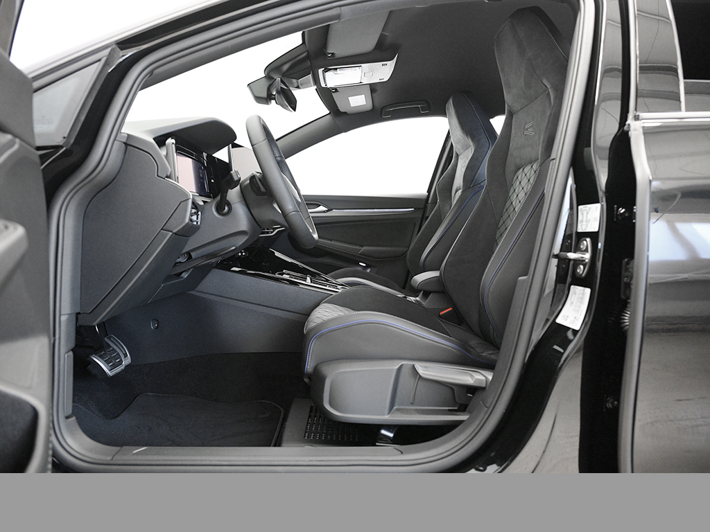 Volkswagen Golf VIII 1.5 eTSI R-LINE FACELIFT CAM ACC LM18