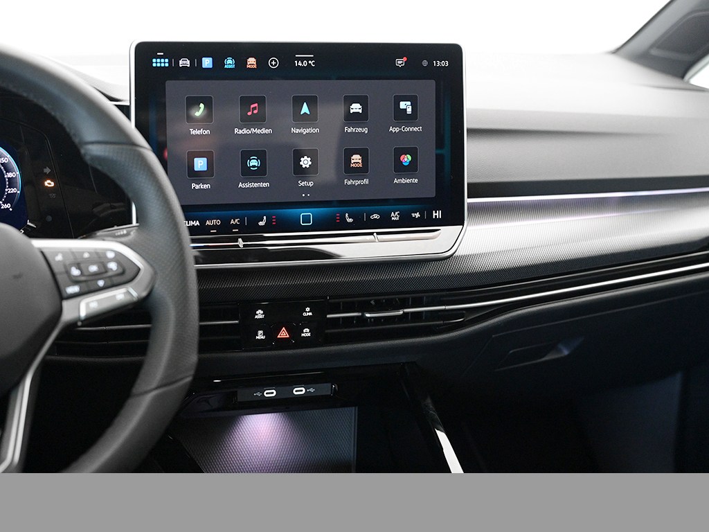 Volkswagen Golf VIII 1.5 eTSI R-LINE FACELIFT CAM ACC LM18