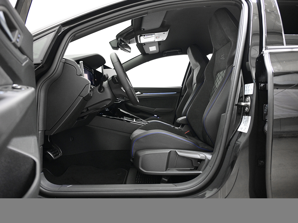 Volkswagen Golf VIII 1.5 eTSI R-LINE FACELIFT CAM ACC LM18