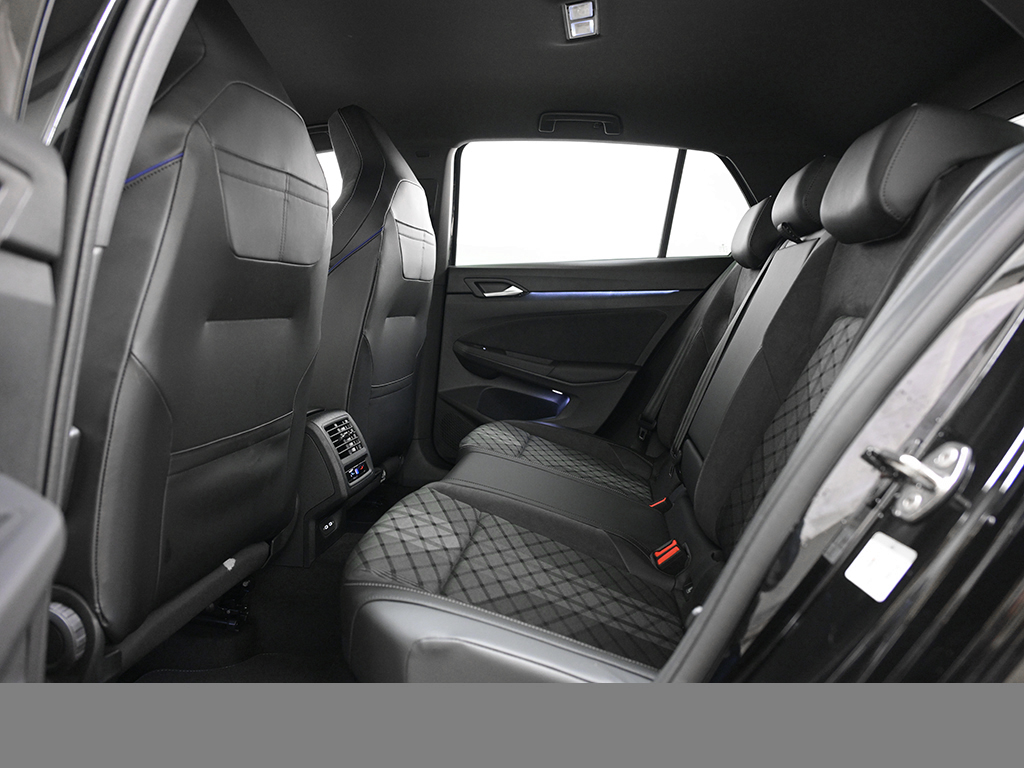 Volkswagen Golf VIII 1.5 eTSI R-LINE FACELIFT CAM ACC LM18