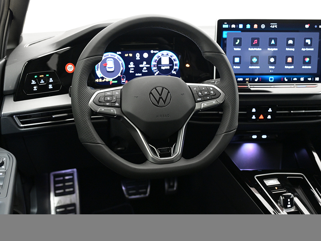 Volkswagen Golf VIII 1.5 eTSI R-LINE FACELIFT CAM ACC LM18