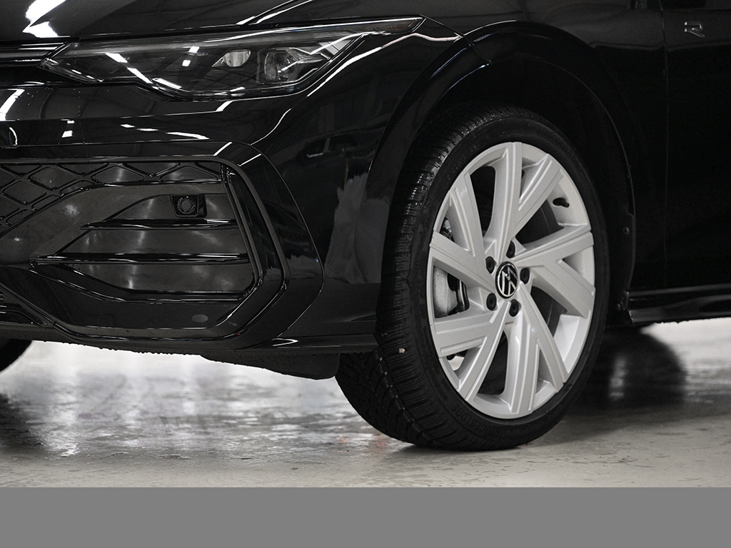 Volkswagen Golf VIII 1.5 eTSI R-LINE FACELIFT CAM ACC LM18