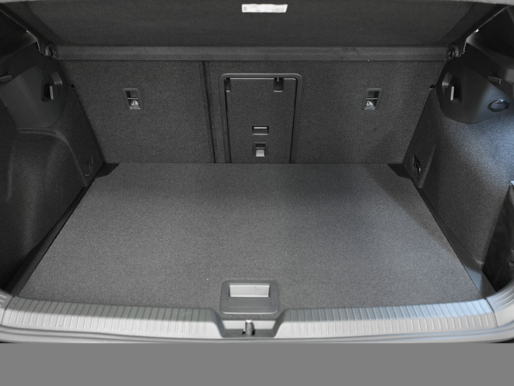 Volkswagen Golf VIII 1.5 eTSI R-LINE FACELIFT CAM ACC LM18