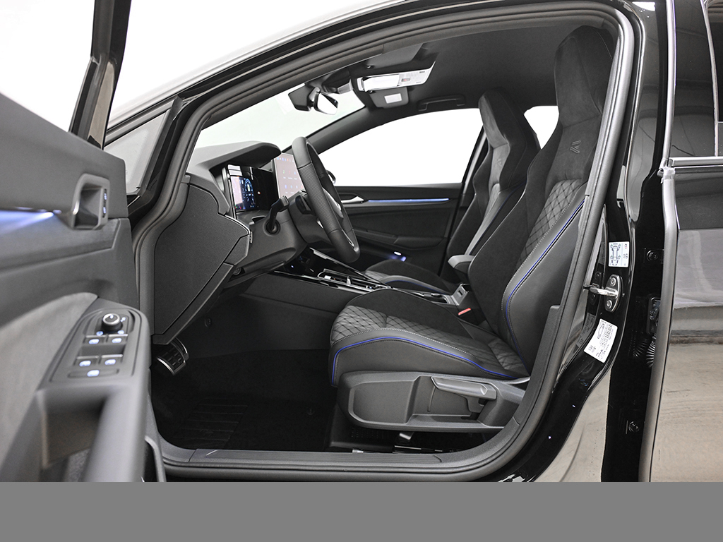 Volkswagen Golf VIII 1.5 eTSI R-LINE FACELIFT CAM ACC LM18