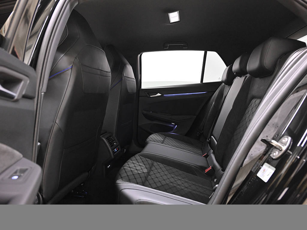 Volkswagen Golf VIII 1.5 eTSI R-LINE FACELIFT CAM ACC LM18