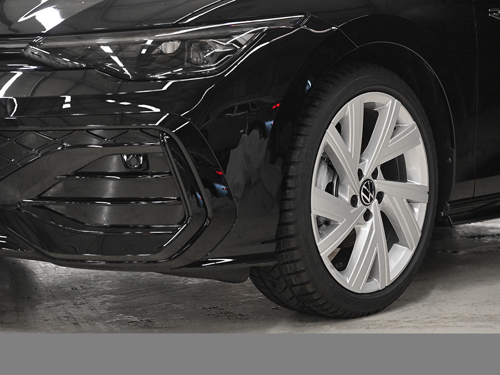 Volkswagen Golf VIII 1.5 eTSI R-LINE FACELIFT CAM ACC LM18