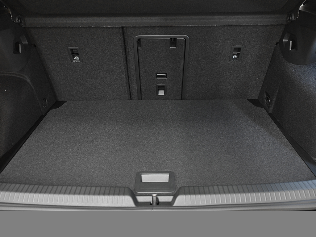 Volkswagen Golf VIII 1.5 eTSI R-LINE FACELIFT CAM ACC LM18