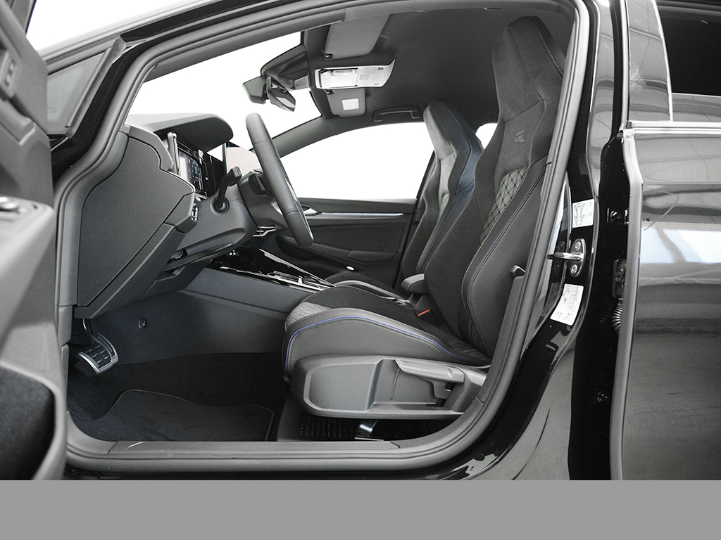 Volkswagen Golf VIII 1.5 eTSI R-LINE FACELIFT CAM ACC LM18