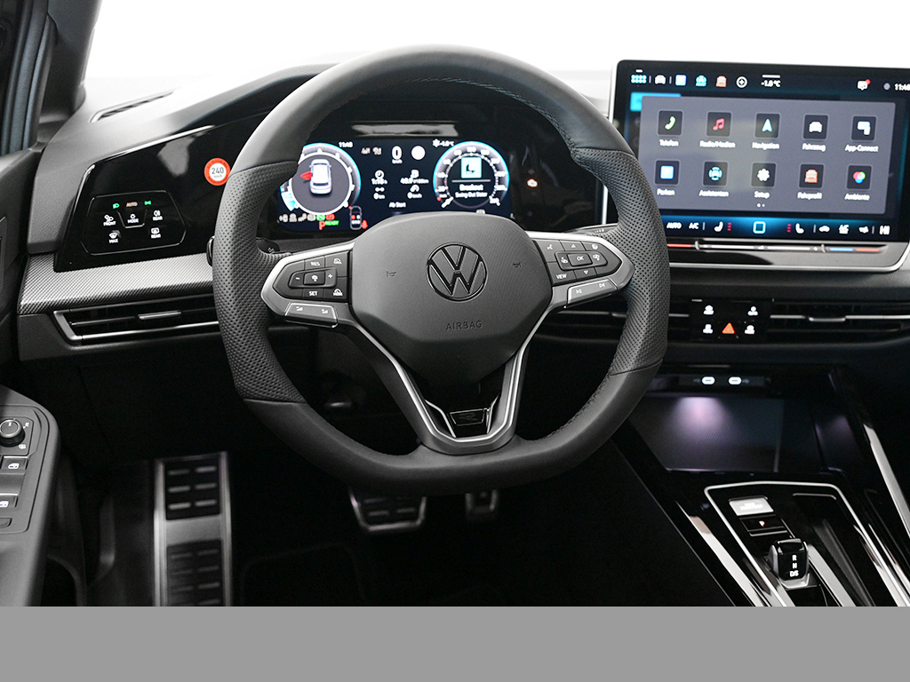 Volkswagen Golf VIII 1.5 eTSI R-LINE FACELIFT CAM ACC LM18