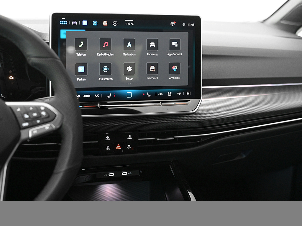 Volkswagen Golf VIII 1.5 eTSI R-LINE FACELIFT CAM ACC LM18