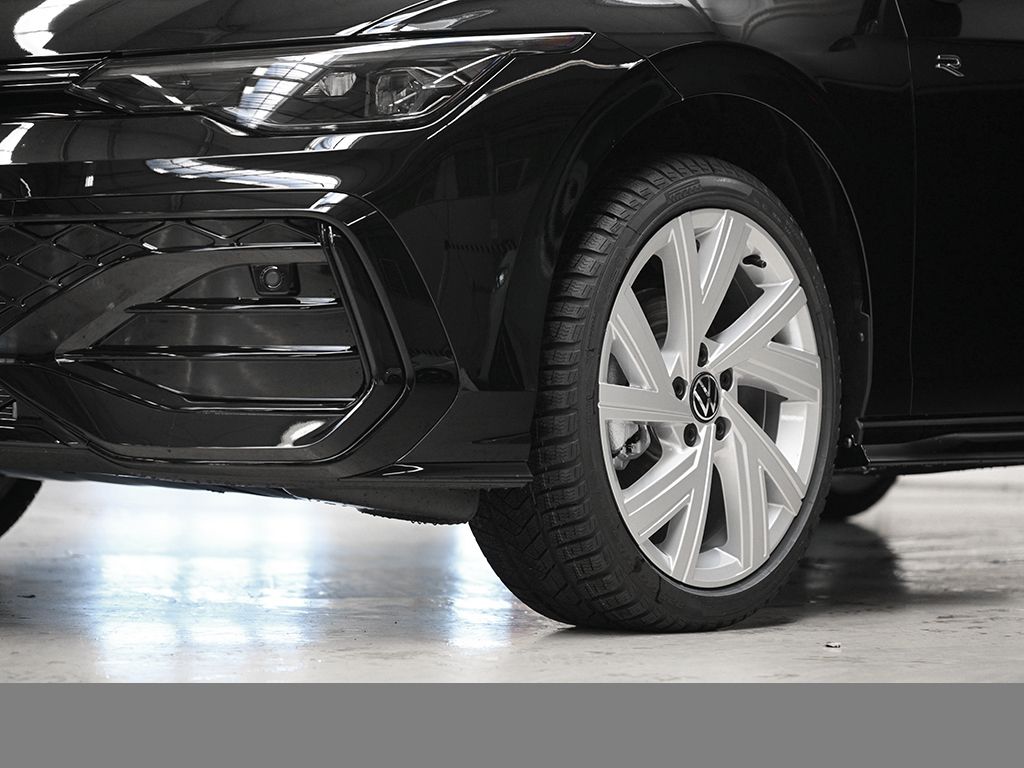 Volkswagen Golf VIII 1.5 eTSI R-LINE FACELIFT CAM ACC LM18