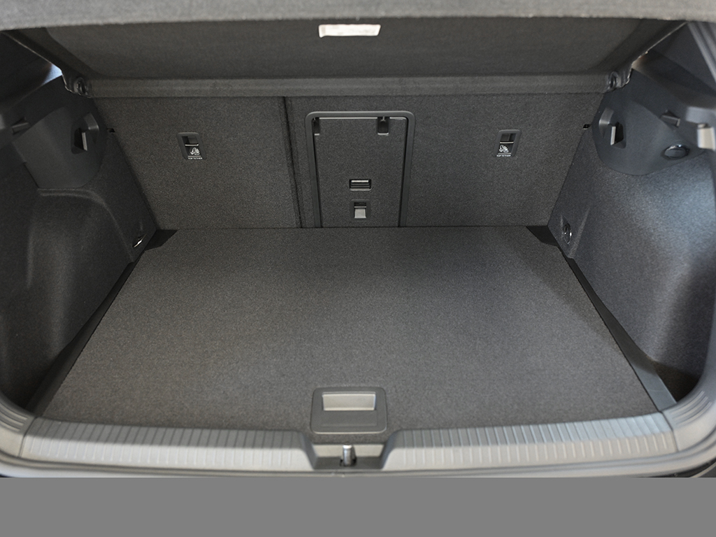 Volkswagen Golf VIII 1.5 eTSI R-LINE FACELIFT CAM ACC LM18