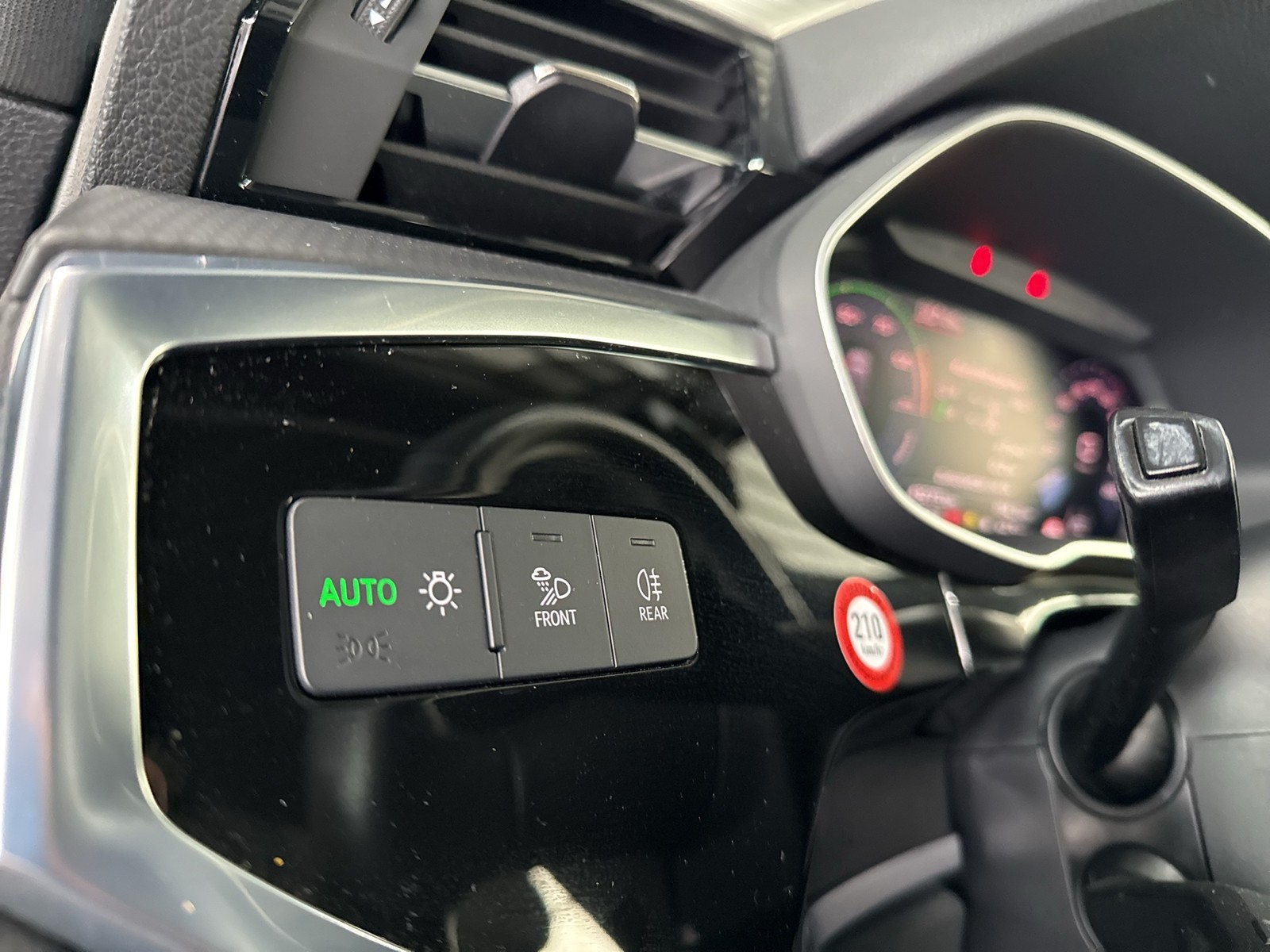 Audi Q3 45 HYBRID ACC ALU18" NAVI+ SITZHEIZUNG