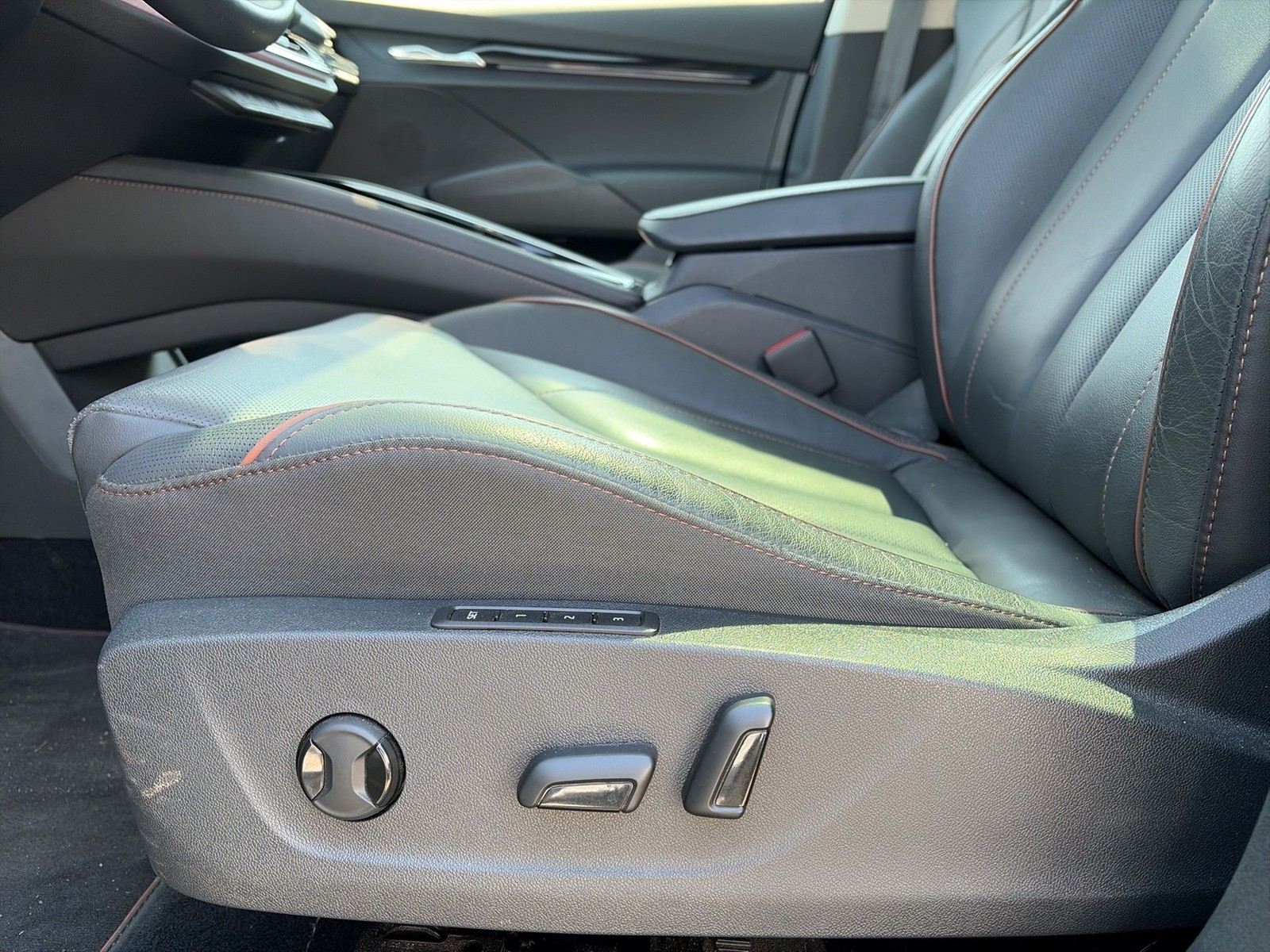 Skoda Enyaq 80x SUITE 4X4 WÄRMEPUMPE LEDER PANO CANTON