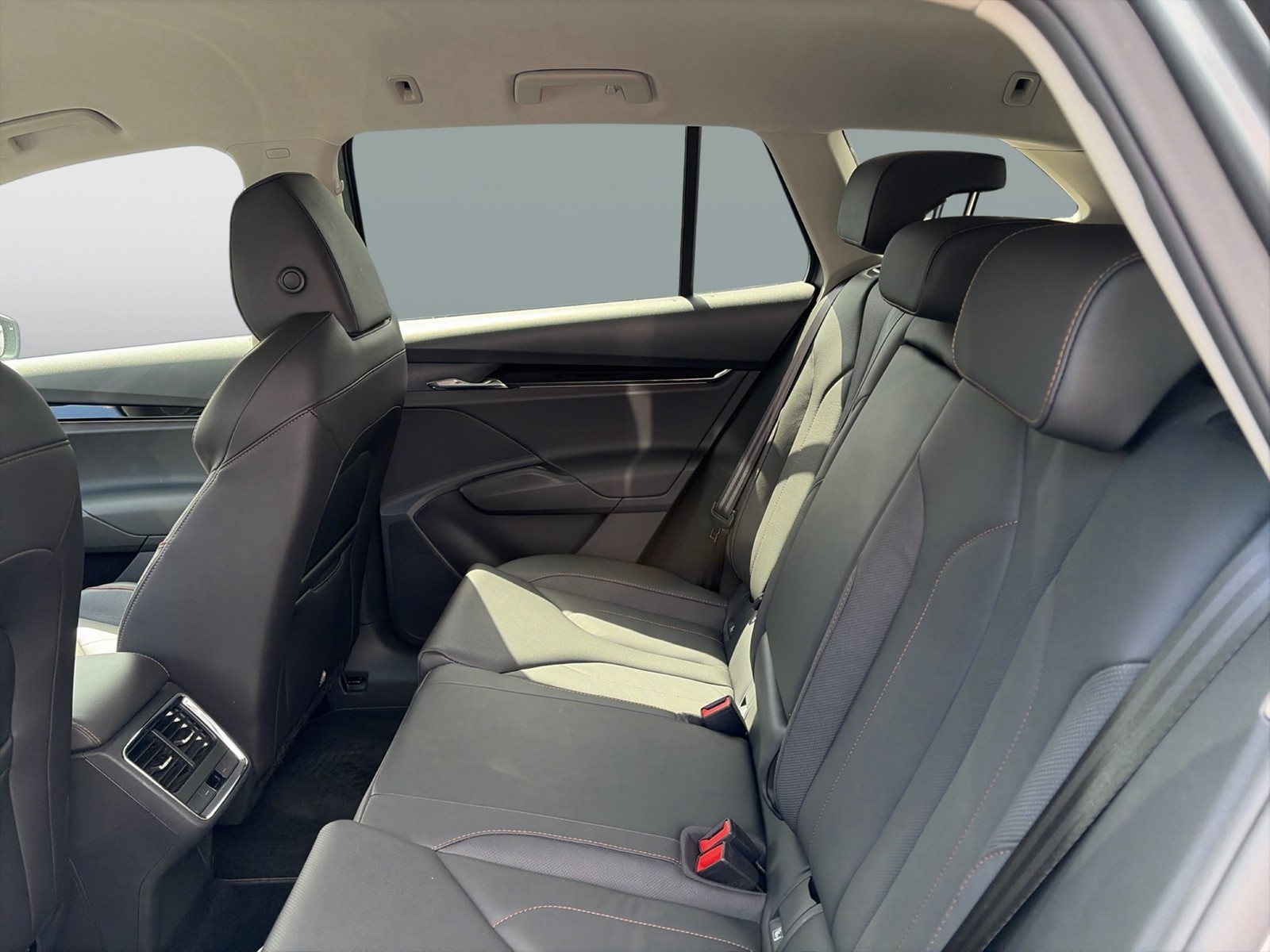 Skoda Enyaq 80x SUITE 4X4 WÄRMEPUMPE LEDER AHK LM21