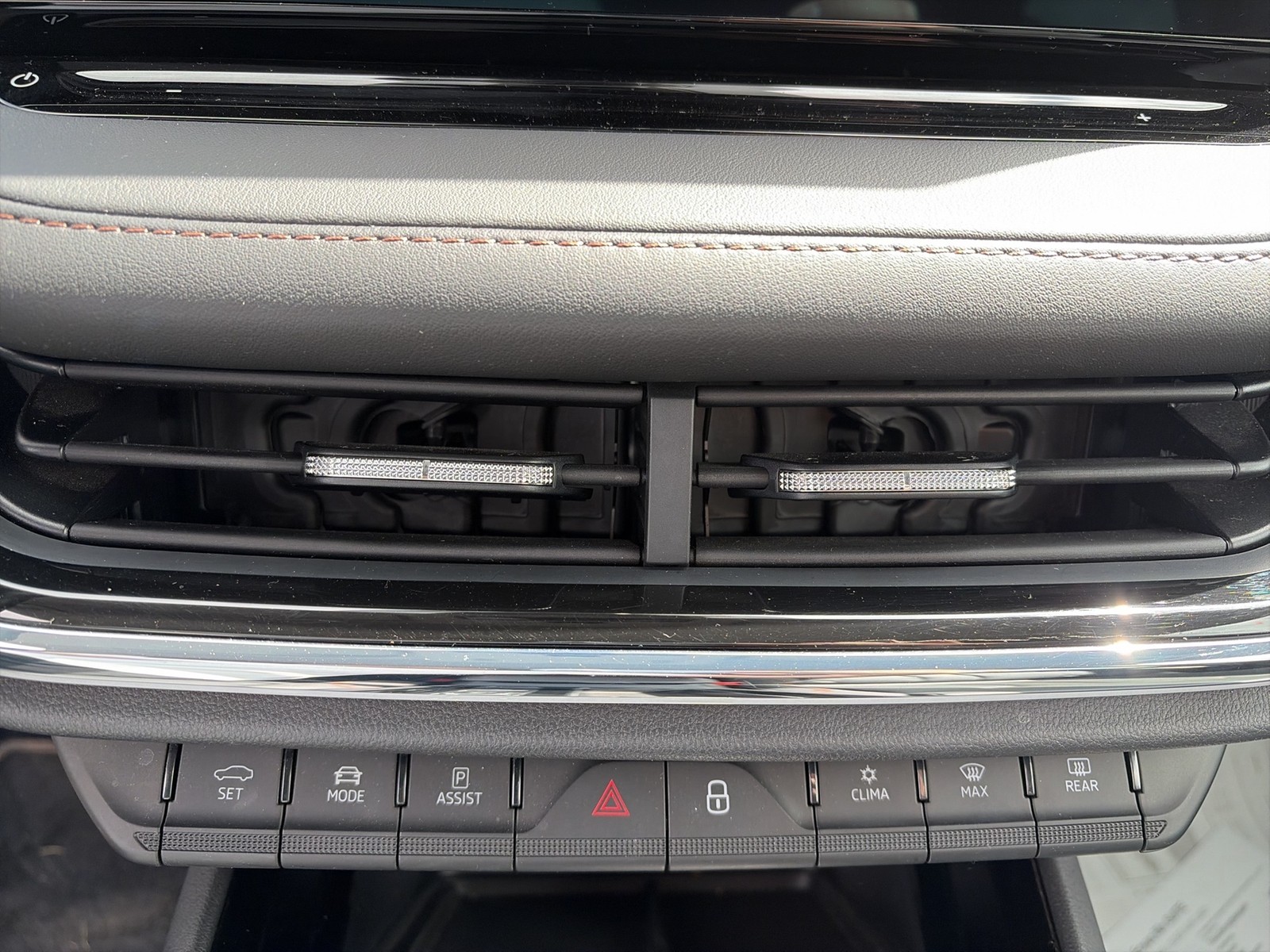 Skoda Enyaq 80x SUITE 4X4 WÄRMEPUMPE LEDER AHK LM21