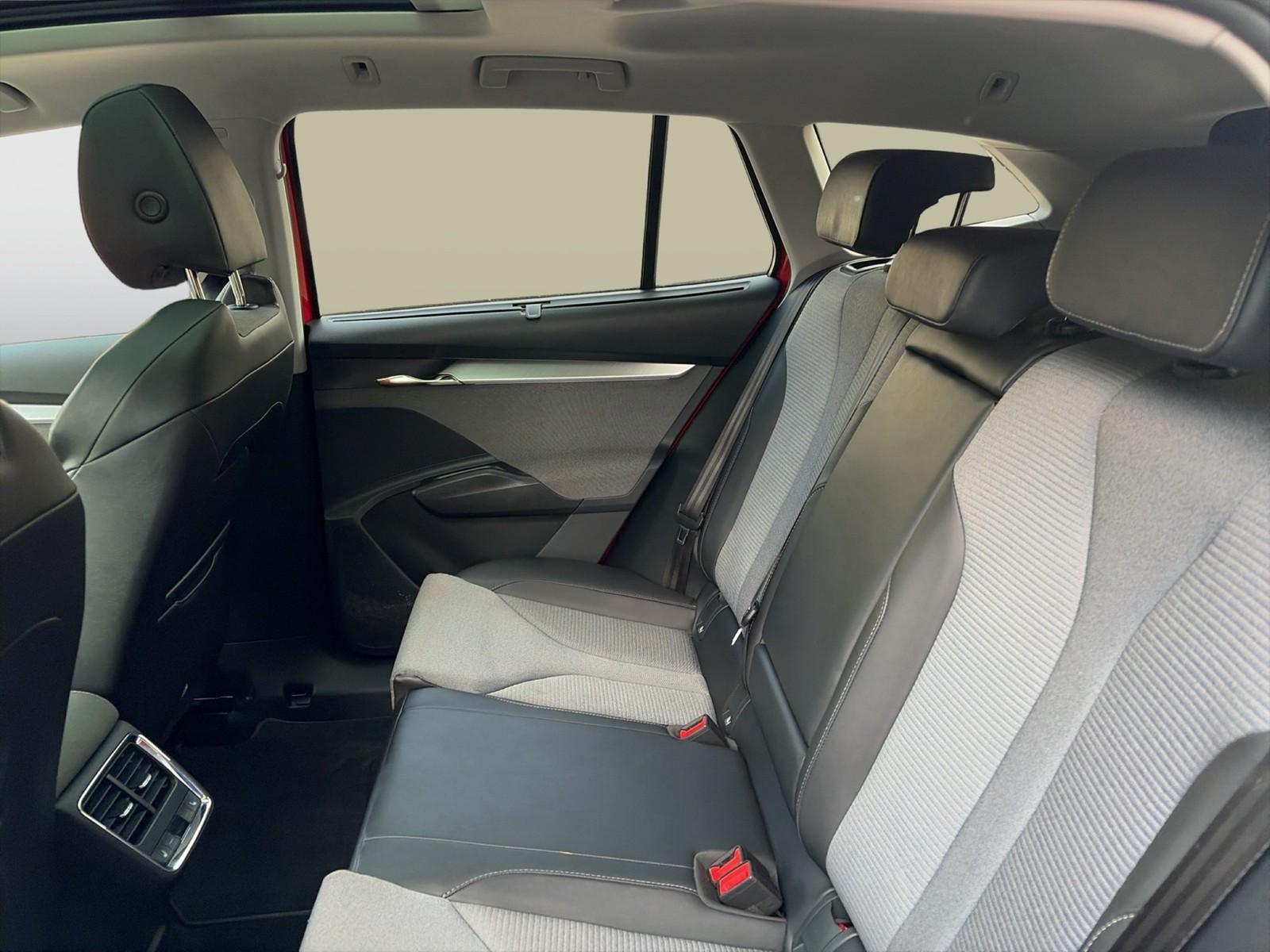 Skoda Enyaq 80x LOFT 4X4 WÄRMEPUMPE PANO AHK CAM LM19