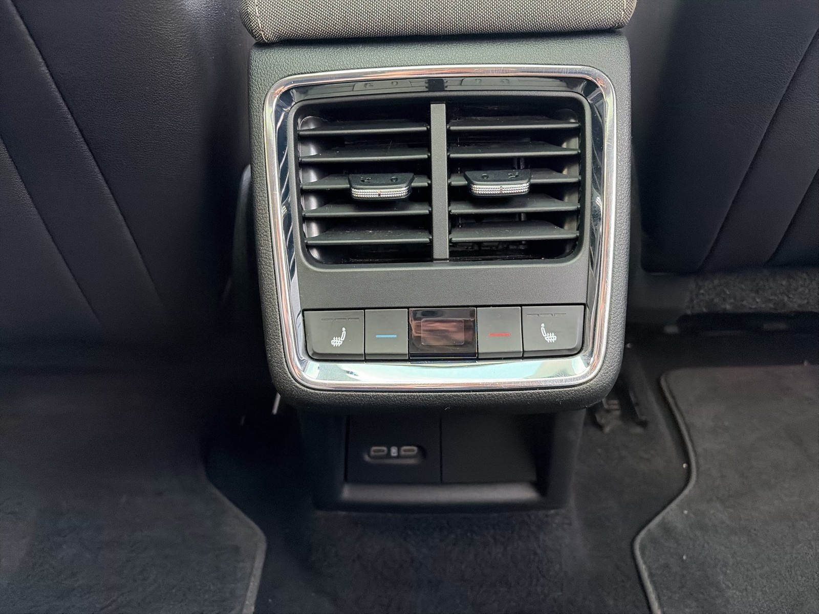 Skoda Enyaq 80x LOFT 4X4 WÄRMEPUMPE PANO AHK CAM LM19