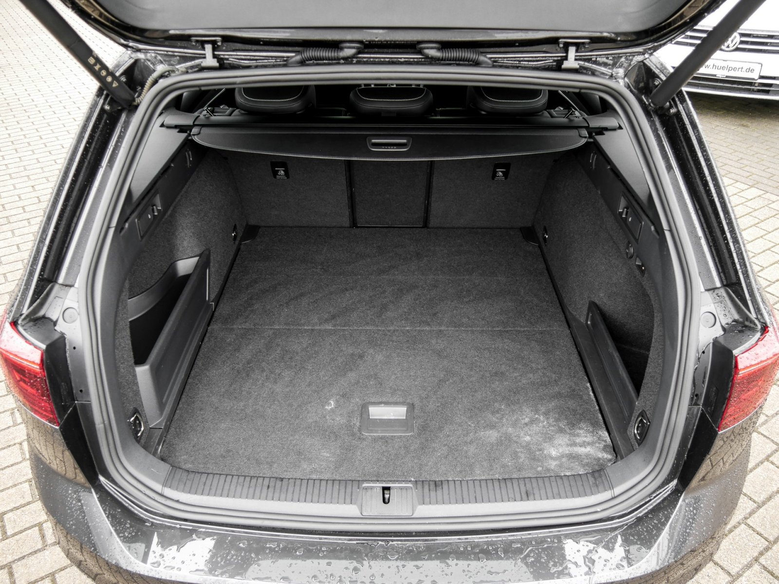 Volkswagen Passat Variant 2.0 R-LINE LEDER STANDHZ AHK LM19