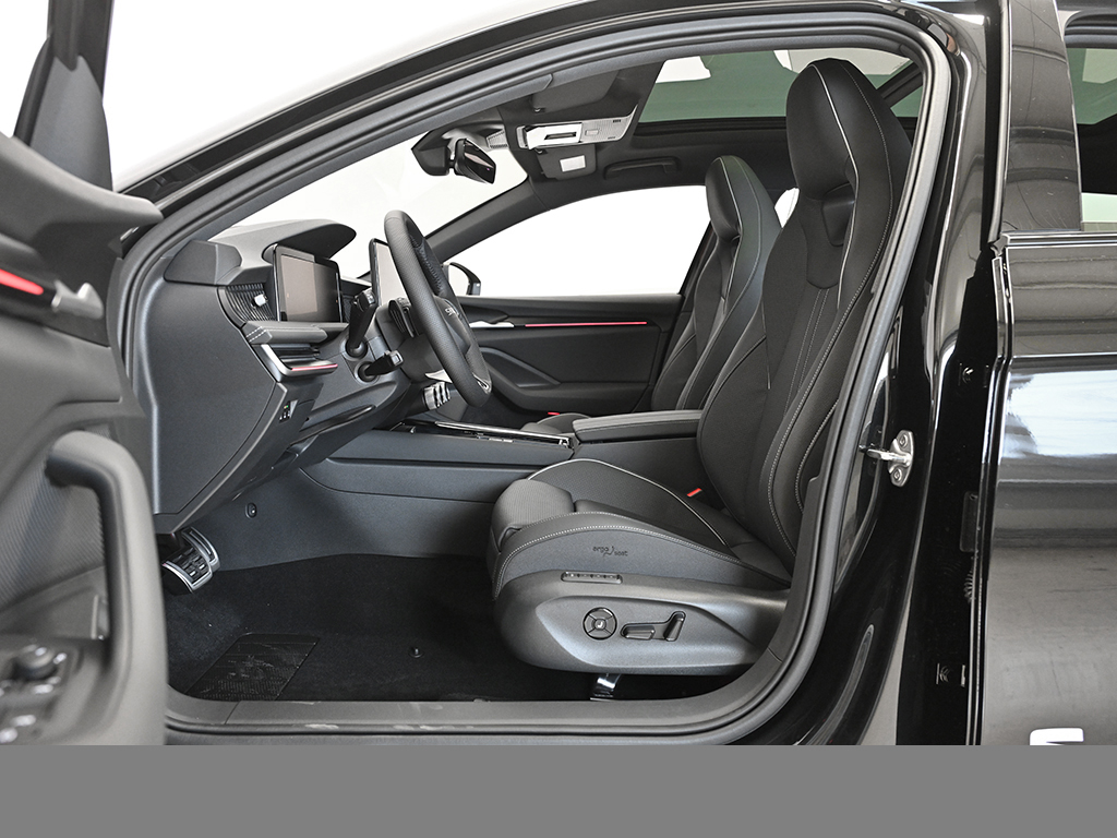 Skoda Superb Combi HYBRID SPORTLINE AHK eSITZE PANO