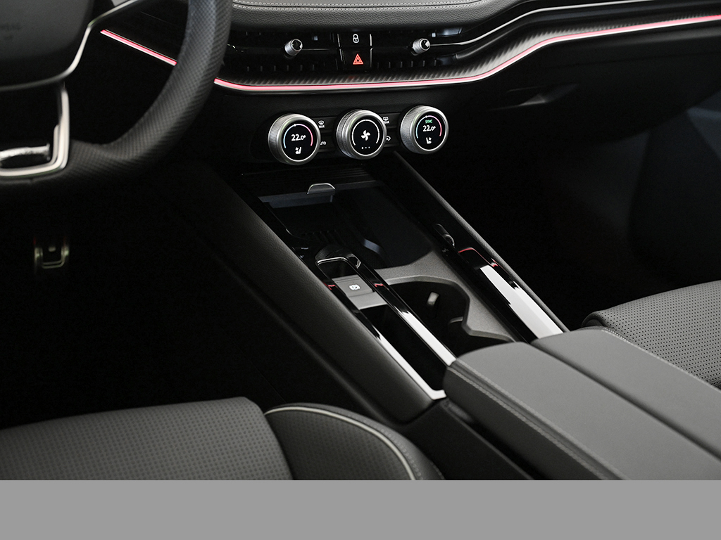 Skoda Superb Combi HYBRID SPORTLINE AHK eSITZE PANO