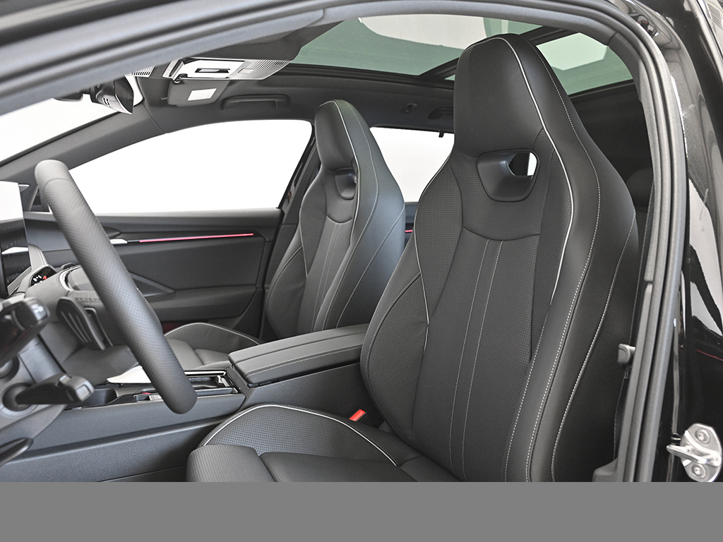 Skoda Superb Combi HYBRID SPORTLINE AHK eSITZE PANO