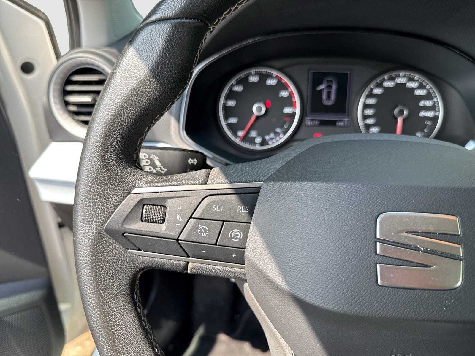 Seat Arona 1.0 STYLE CARPLAY ALU SITZHEIZUNG LED DAB