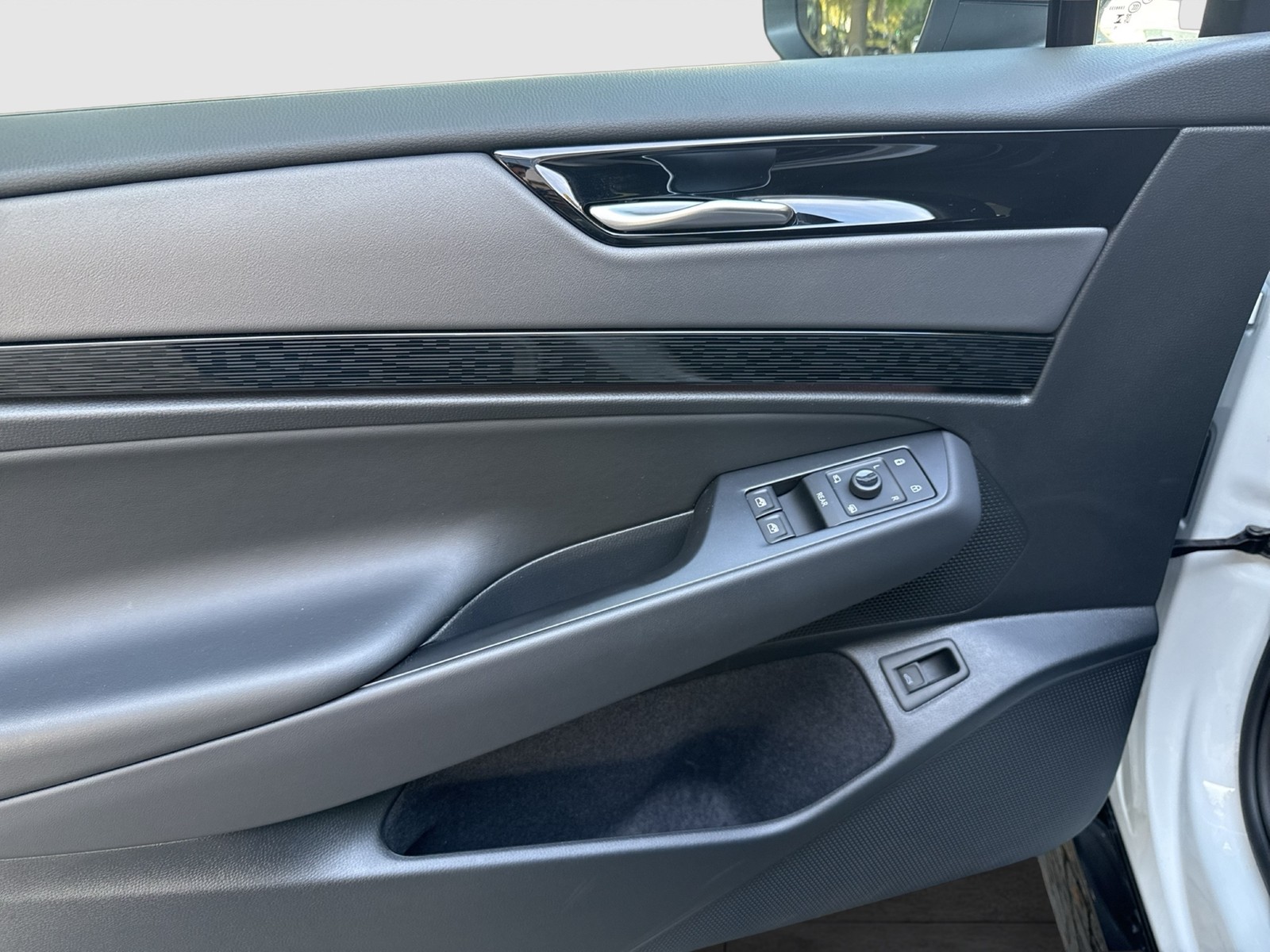Volkswagen ID.7 Tourer PRO WÄRMEPUMPE AHK 360°CAM ACC LM19