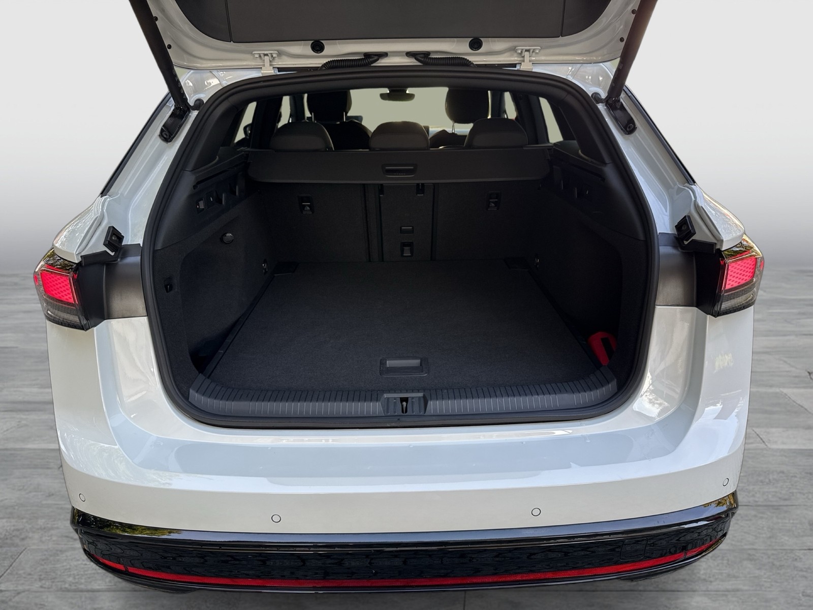 Volkswagen ID.7 Tourer PRO WÄRMEPUMPE AHK 360°CAM ACC LM19