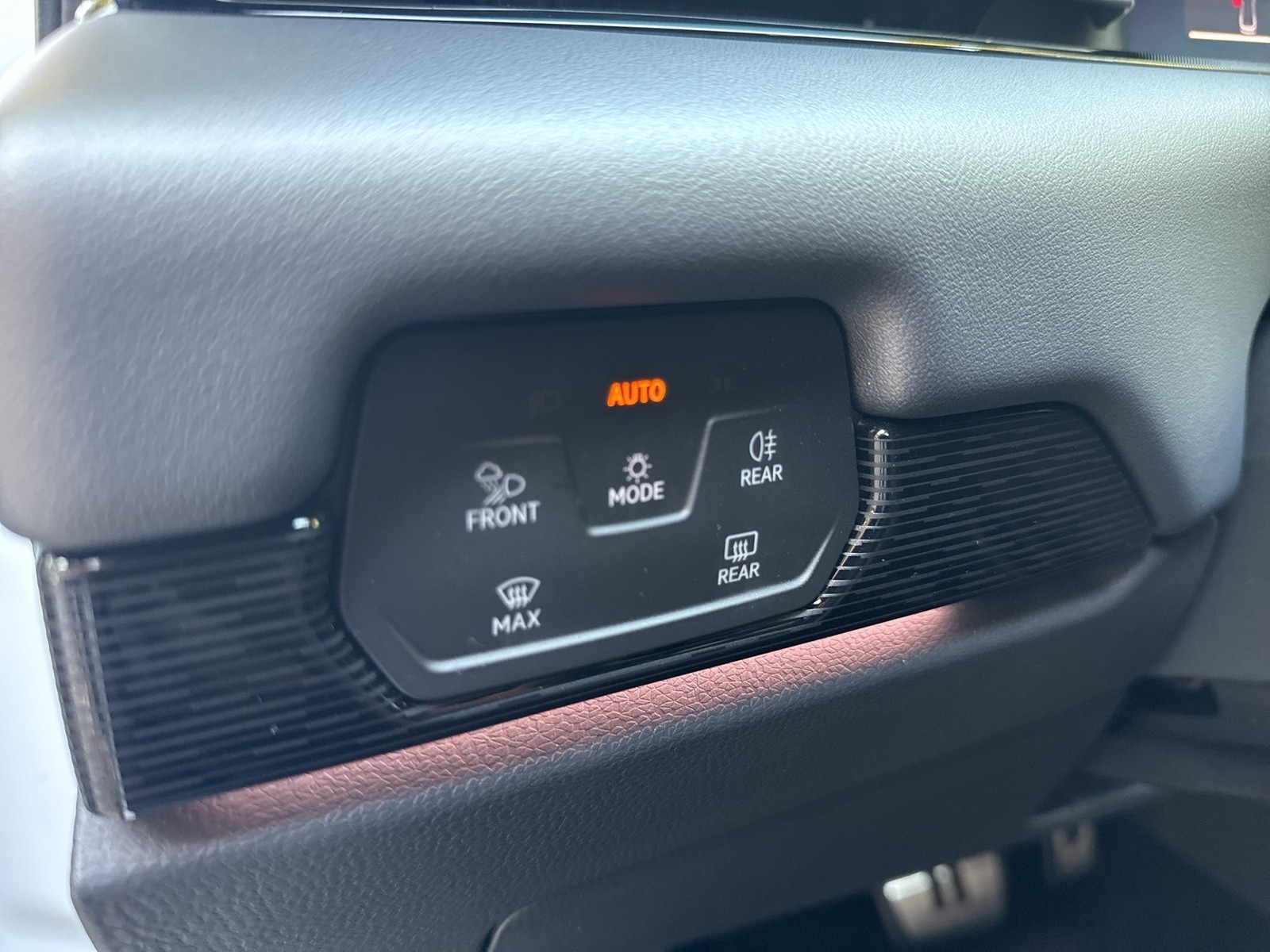 Volkswagen ID.7 Tourer PRO WÄRMEPUMPE AHK 360°CAM ACC LM19