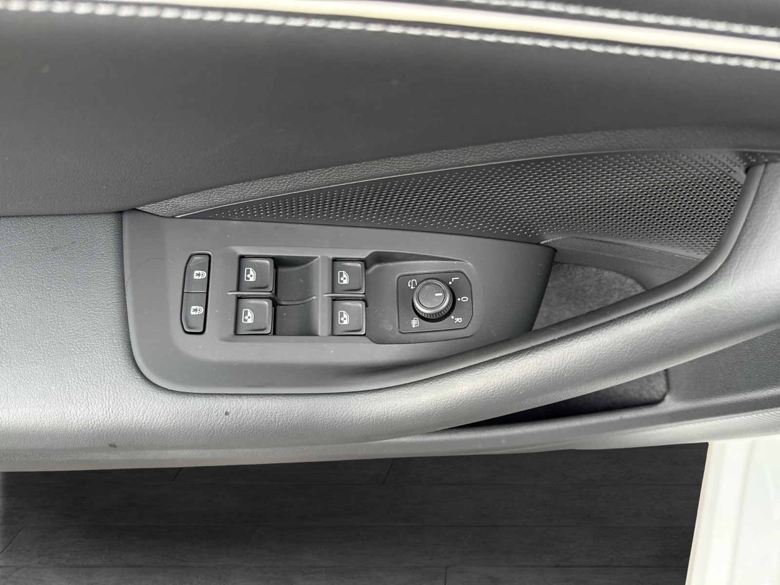Volkswagen Passat Variant 1.5 eTSI BUSINESS AHK 360°CAM ACC
