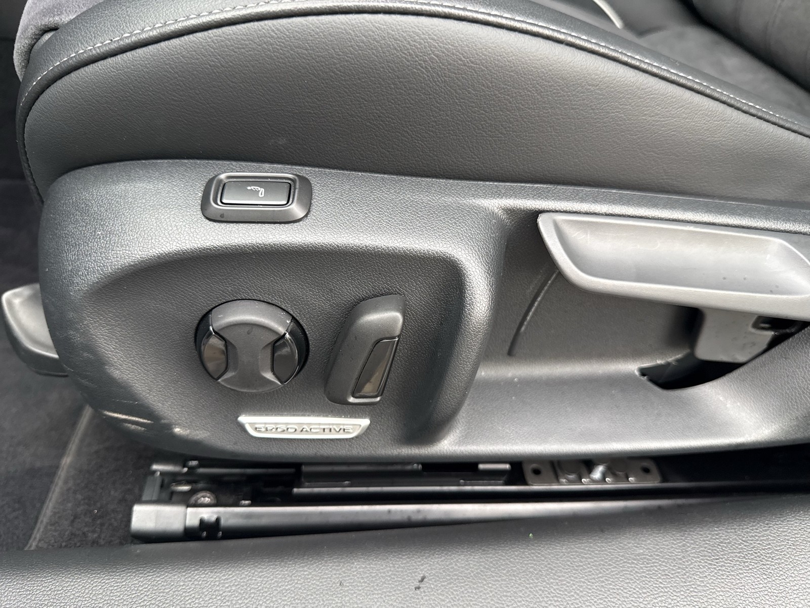 Volkswagen Passat Variant 1.5 eTSI BUSINESS AHK 360°CAM ACC