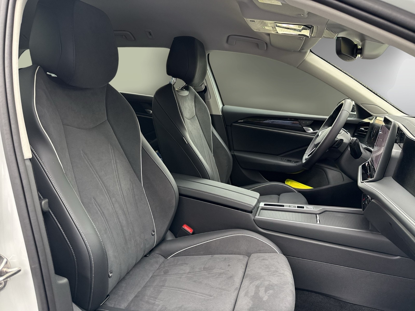 Volkswagen Passat Variant 1.5 eTSI BUSINESS AHK 360°CAM ACC